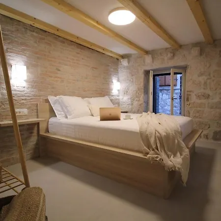 Almara Stone House - Authentic Stone House In Apartment